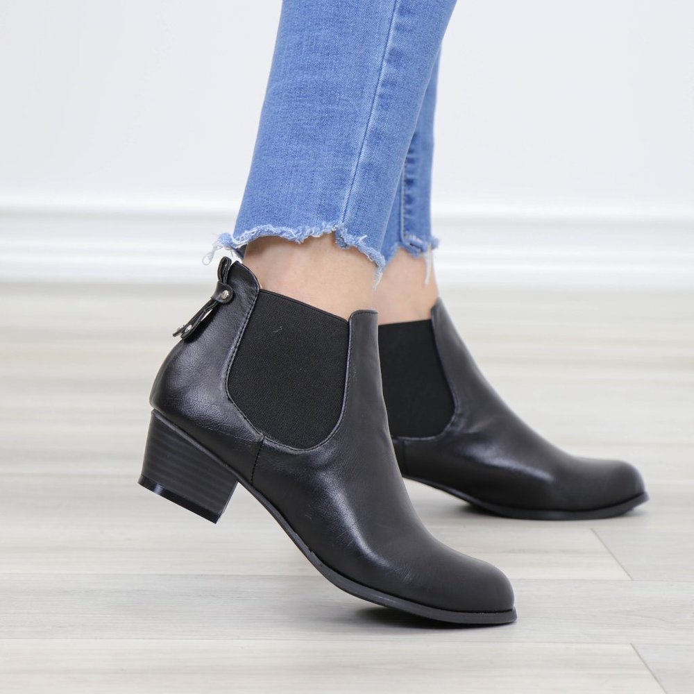Black Faux Low Cut Leather Ankle Chelsea Boots - Picture 3 of 11